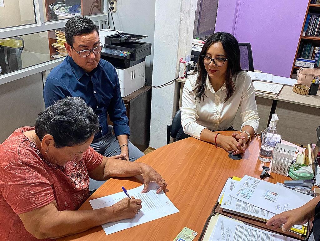 Nuevos propietarios firmaron sus escrituras de compra-venta del proyecto Mi Casita Linda