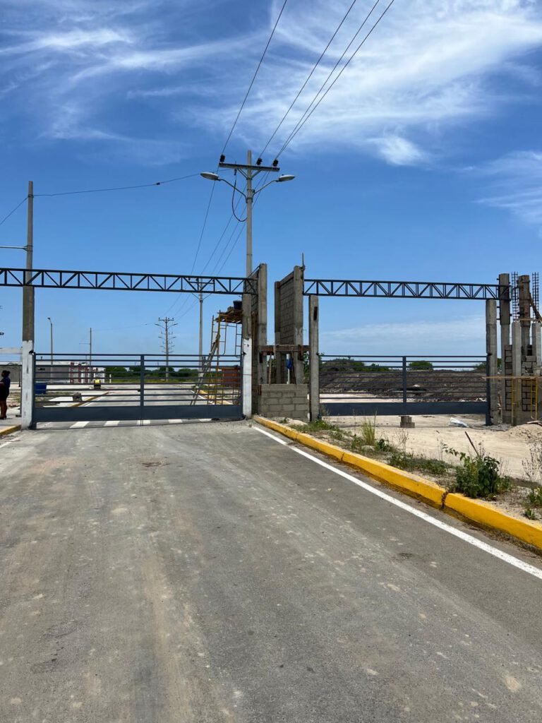 Construcción de la garita de vigilancia en Mi Casita Linda