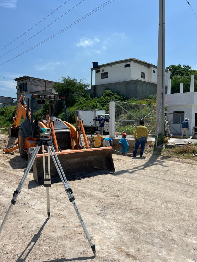 Construcción de la garita de vigilancia en Mi Casita Linda